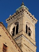 48 Santa Maria Maggiore, zoom sulla sommita del campanile